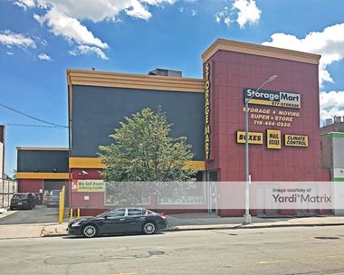 Storage Units for Rent available at 18402 Jamaica Avenue, Hollis, NY 11423