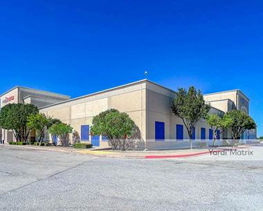 Storage Units for Rent available at 2000 Green Oaks Road, Fort Worth, TX 76116