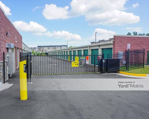 Source URL: https://cdnsc.rentcafe.com/dmslivecafe/3/1351727/1351727-1-5.jpg?width=-1&height=385&quality=80