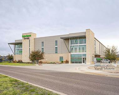 Storage Units for Rent available at 650 North Fwy, Fort Worth, TX 76102
