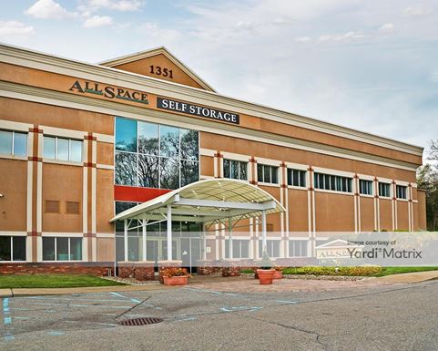 Source URL: https://cdnsc.rentcafe.com/dmslivecafe/3/1637886/1637886-1-4.jpg?width=-1&height=385&quality=80