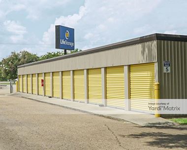 Storage Units for Rent available at 2888 NE Evangeline Trwy, Lafayette, LA 70507