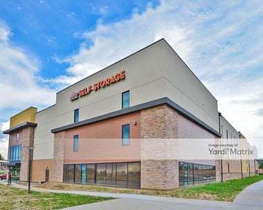 Self-Storage Near 5900 S Gun Club Rd in Aurora, CO