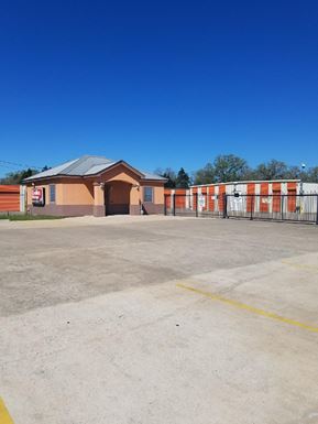 Source URL: https://cdnsc.rentcafe.com/dmslivecafe/3/1695902/Centex_Storage_Bastrop_1(20230717220101420).JPG?width=-1&height=385&quality=80