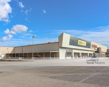Storage Units for Rent available at 1683 O'Neal Lane, Baton Rouge, LA 70816