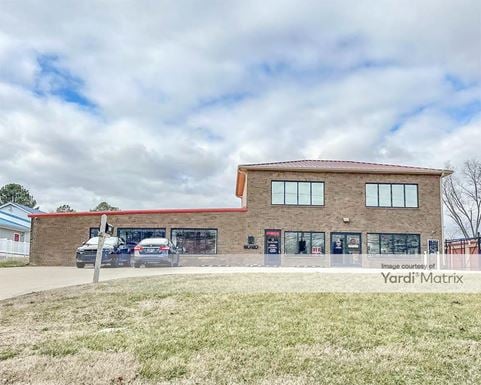 Source URL: https://cdnsc.rentcafe.com/dmslivecafe/3/1736159/1736159-1-4.jpg?width=-1&height=385&quality=80