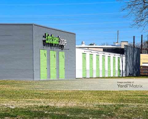 Source URL: https://cdnsc.rentcafe.com/dmslivecafe/3/1766893/1766893-1-4.jpg?width=-1&height=385&quality=80