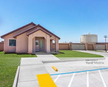 Storage Units for Rent available at 10215 East Shaw Avenue, Clovis, CA 93619