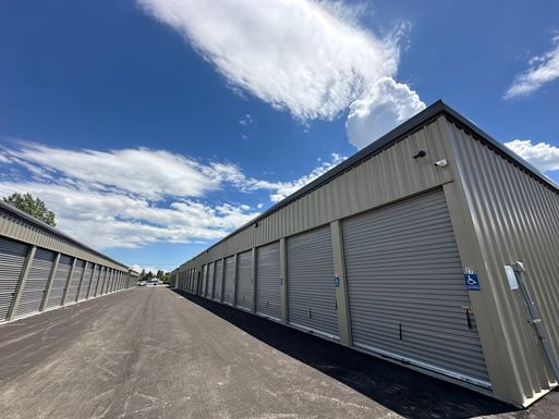 Source URL: https://cdnsc.rentcafe.com/dmslivecafe/3/1769100/mack8(20240827155139049).jpg?width=-1&height=385&quality=80