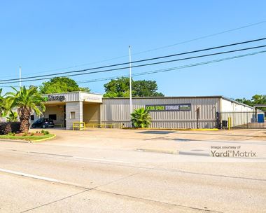 Storage Units for Rent available at 6970 College Street, Beaumont, TX 77707