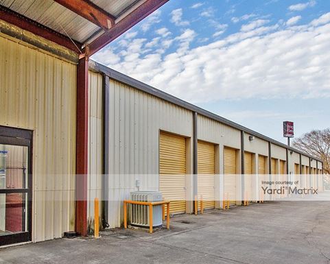 Source URL: https://cdnsc.rentcafe.com/dmslivecafe/3/1837956/1837956-1-4.jpg?width=-1&height=385&quality=80