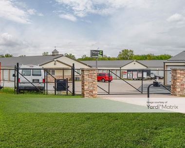 Storage Units for Rent available at 11630 140th Street Place, Davenport, IA 52804