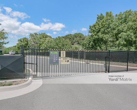 Source URL: https://cdnsc.rentcafe.com/dmslivecafe/3/1838261/1838261-1-4.jpg?width=-1&height=385&quality=80