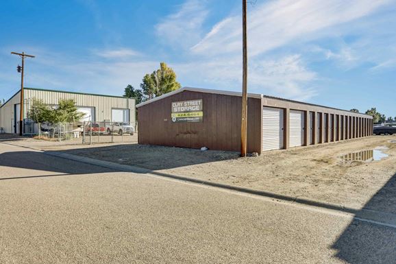 Source URL: https://cdnsc.rentcafe.com/dmslivecafe/3/1842326/Copy_of_1S2A6687(20240827154901402).jpg?width=-1&height=385&quality=80