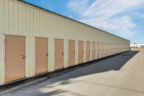 Source URL: https://cdnsc.rentcafe.com/dmslivecafe/3/1842327/Copy_of_1S2A6736(20240827154927846).jpg?width=-1&height=385&quality=80