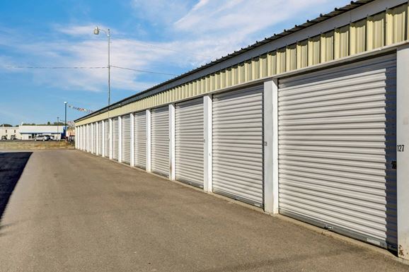 Source URL: https://cdnsc.rentcafe.com/dmslivecafe/3/1842327/Copy_of_1S2A6743(20240827154931105).jpg?width=-1&height=385&quality=80