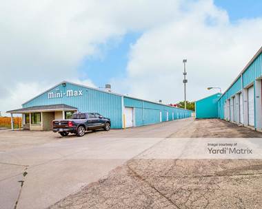 Storage Units for Rent available at 7500 North Brauer Road, Peoria, IL 61615