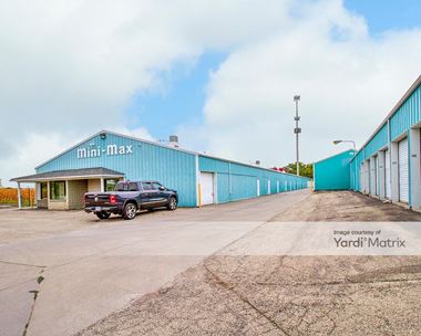 Storage Units for Rent available at 7500 North Brauer Road, Peoria, IL 61615