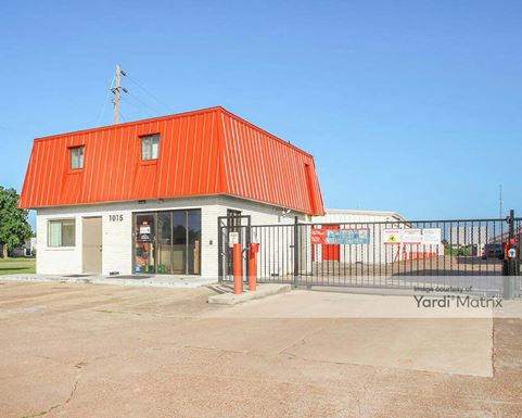 Source URL: https://cdnsc.rentcafe.com/dmslivecafe/3/1852296/1852296-1-4.jpg?width=-1&height=385&quality=80