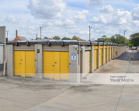 Source URL: https://cdnsc.rentcafe.com/dmslivecafe/3/1857960/1857960-1-3.jpg?width=-1&height=385&quality=80