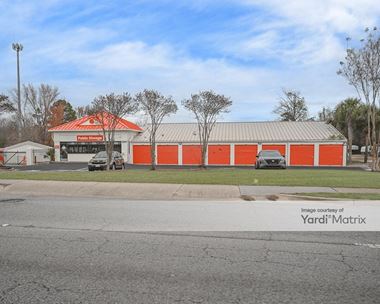 Storage Units for Rent available at 2201 2nd Loop Road, Florence, SC 29501