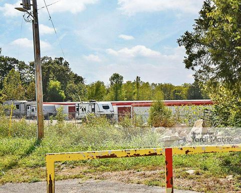 Source URL: https://cdnsc.rentcafe.com/dmslivecafe/3/2205004/2205004-1-3.jpg?width=-1&height=385&quality=80