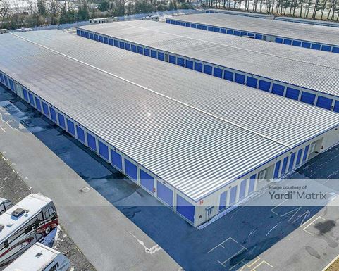 Source URL: https://cdnsc.rentcafe.com/dmslivecafe/3/2328757/2328757-1-5.jpg?width=-1&height=385&quality=80